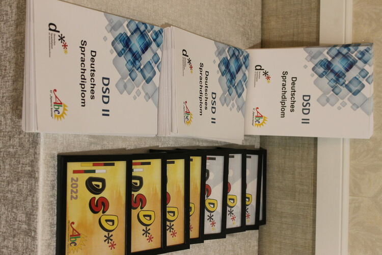 Нови 43 немски дипломи след пет години съвместен труд  в Езикова гимназия “Христо Ботев”