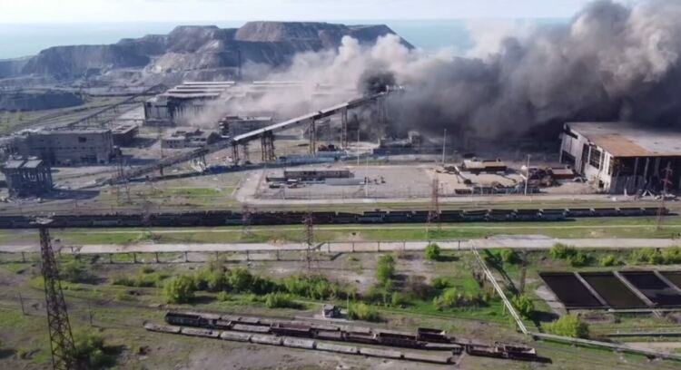 Руснаците продължават опитите да влязат или да блокират бункерите в Азовстал