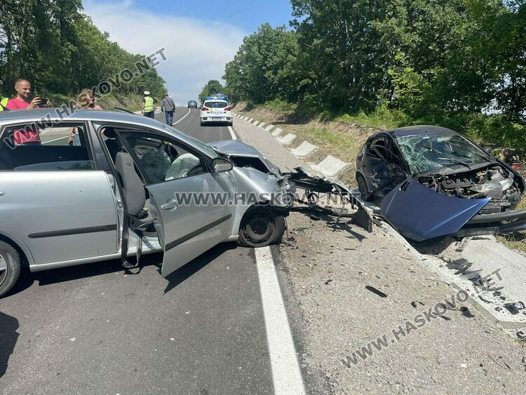 Петима пострадаха при катастрофа между Хасково и Узунджово