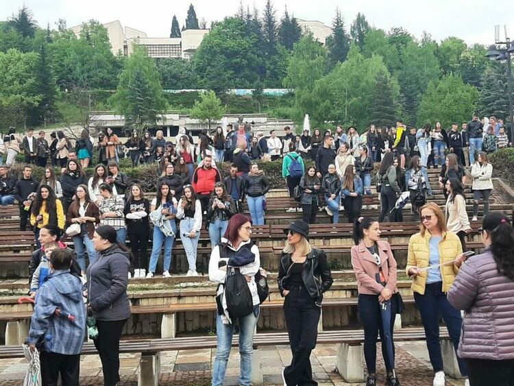 Най-после младост и музика изпълниха Смолян, тинейджъри се стекоха за концерта на Торино и Пашата