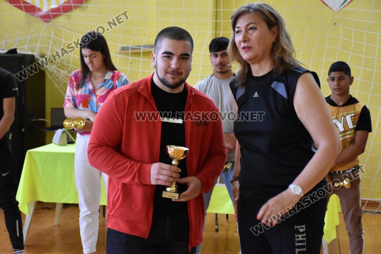 Наградиха 10-те най-добри спортисти на Спортното училище
