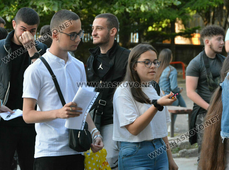 1456 зрелостници се явяват на матурата по БЕЛ в Хасковско