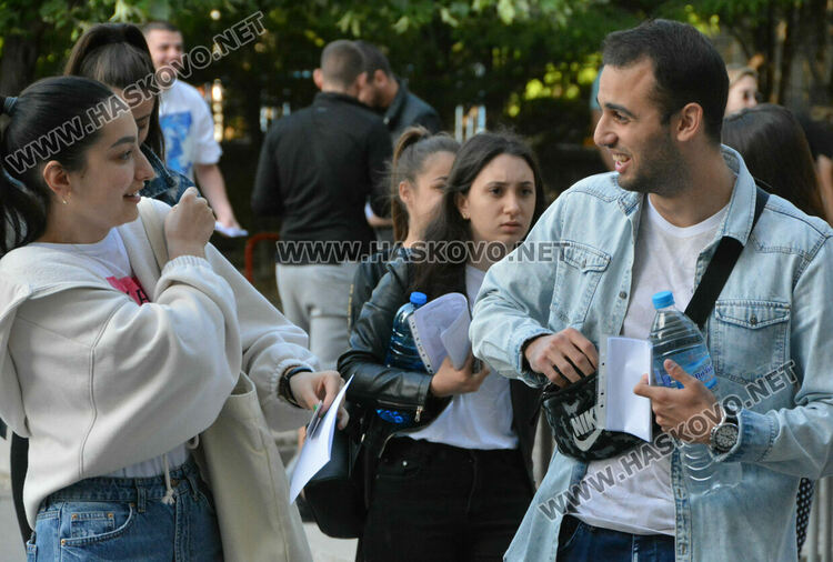 1456 зрелостници се явяват на матурата по БЕЛ в Хасковско