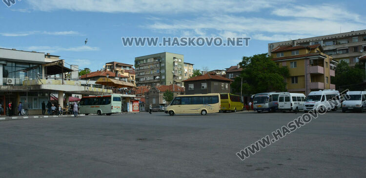 Протест: Хасковски автобуси спряха превоз на пътници, хора останаха по спирките