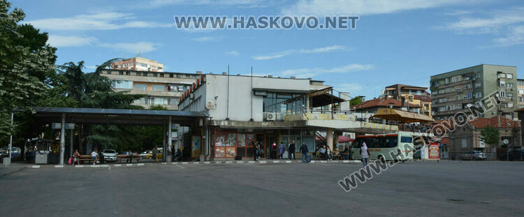 Протест: Хасковски автобуси спряха превоз на пътници, хора останаха по спирките