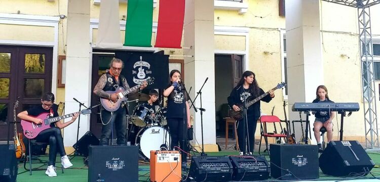 Първи самостоятелен концерт на Наутилус бенд - Първомай