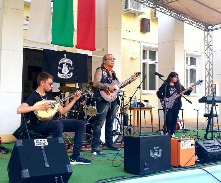 Първи самостоятелен концерт на Наутилус бенд - Първомай