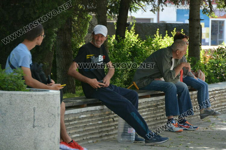 Протест: Хасковски автобуси спряха превоз на пътници, хора останаха по спирките