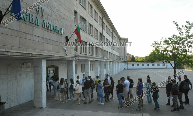 1456 зрелостници се явяват на матурата по БЕЛ в Хасковско