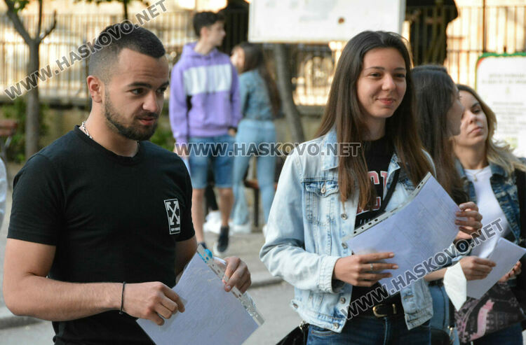 1456 зрелостници се явяват на матурата по БЕЛ в Хасковско