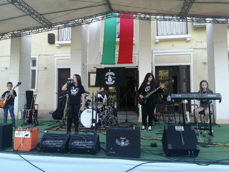 Първи самостоятелен концерт на Наутилус бенд - Първомай