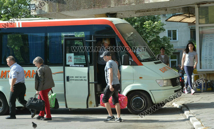 Протест: Хасковски автобуси спряха превоз на пътници, хора останаха по спирките