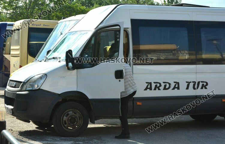 Протест: Хасковски автобуси спряха превоз на пътници, хора останаха по спирките