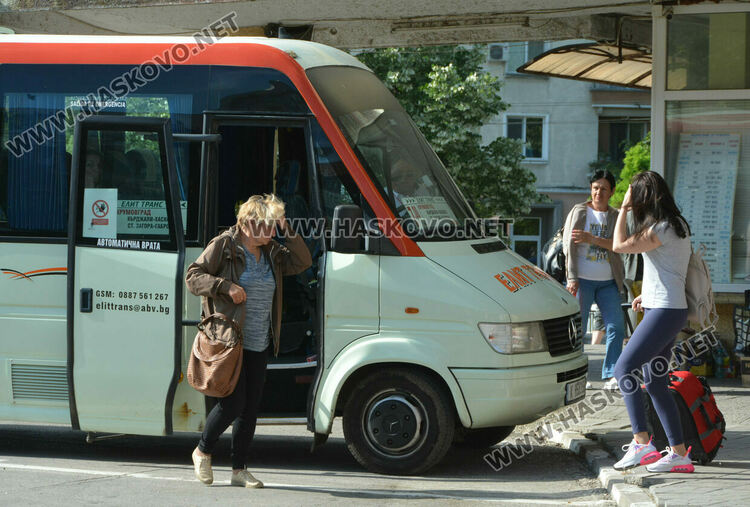Протест: Хасковски автобуси спряха превоз на пътници, хора останаха по спирките