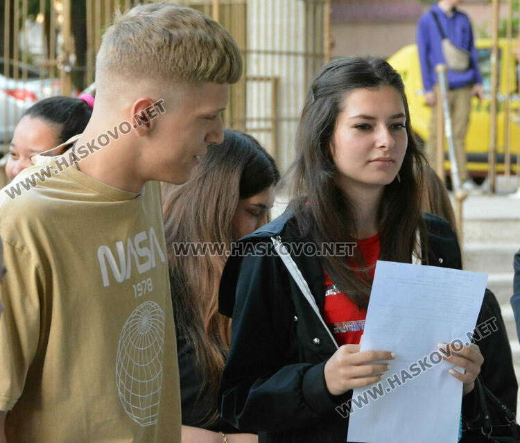 1456 зрелостници се явяват на матурата по БЕЛ в Хасковско