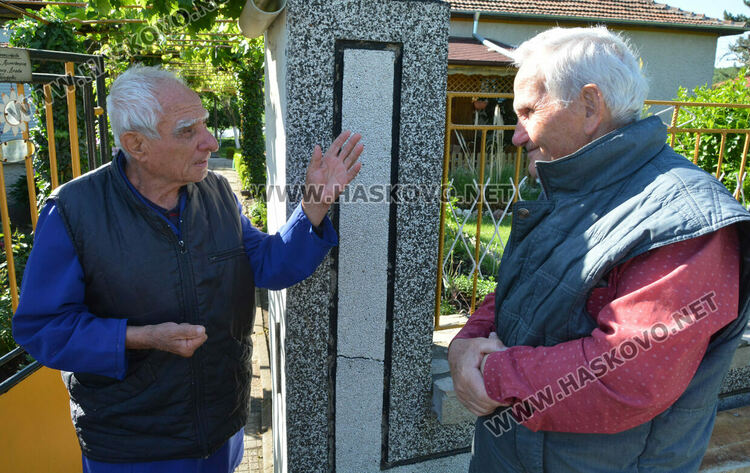 Бивш директор на училище намери портмоне с пари и го върна на собственичката му