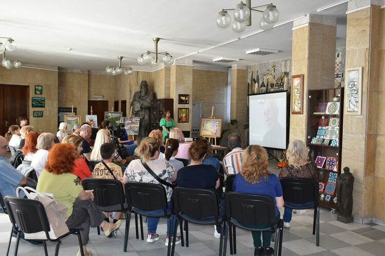 Мира Добрева разказа в Асеновград за столетниците на България 