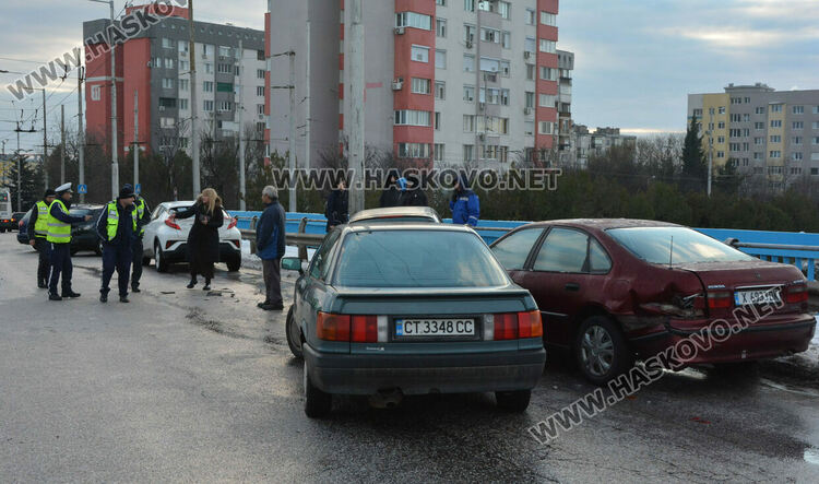 Майка и син осъдиха община Хасково за катастрофата с 6 коли на заледен участък