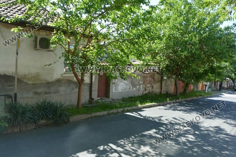 Хасковлийки се жалват от трева на тротоара, „Екопрогрес“ коси по график