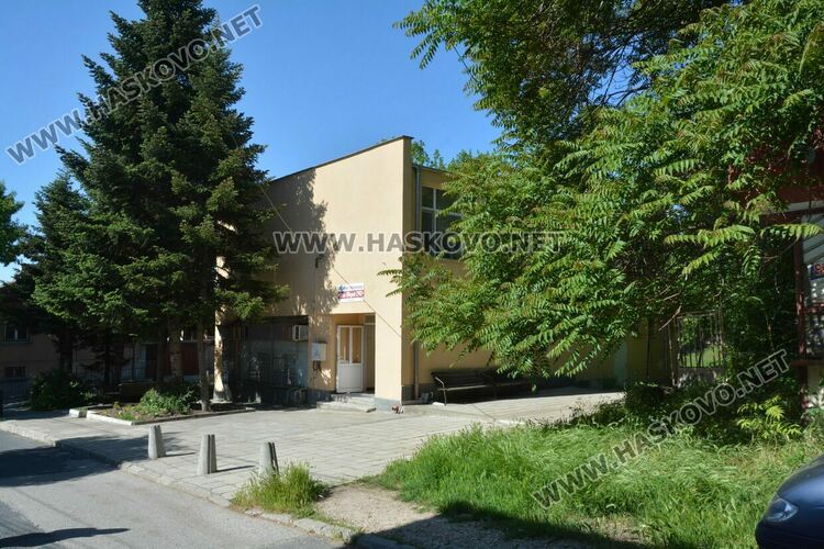 Хасковлийки се жалват от трева на тротоара, „Екопрогрес“ коси по график