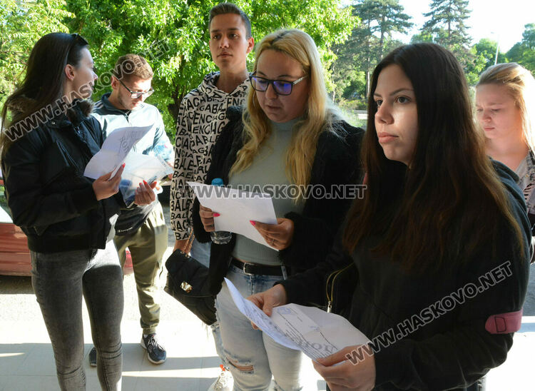 Най-много зрелостници избраха английски език за втората матура в Хасковско