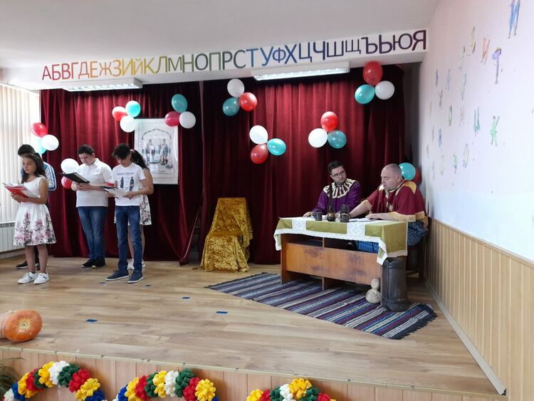 Празнува училище "Кирил и Методий", Първомай