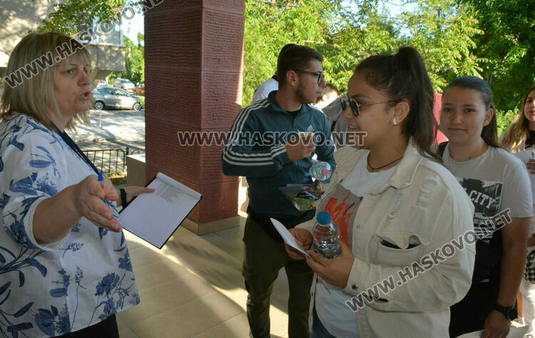 Най-много зрелостници избраха английски език за втората матура в Хасковско