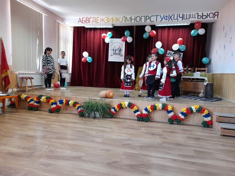 Празнува училище "Кирил и Методий", Първомай