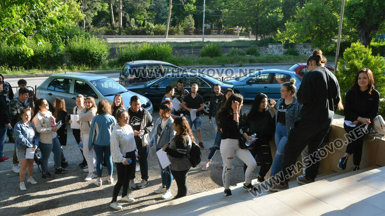 Най-много зрелостници избраха английски език за втората матура в Хасковско