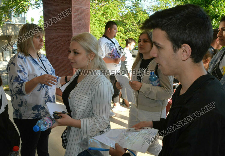 Най-много зрелостници избраха английски език за втората матура в Хасковско