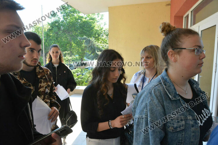 Най-много зрелостници избраха английски език за втората матура в Хасковско