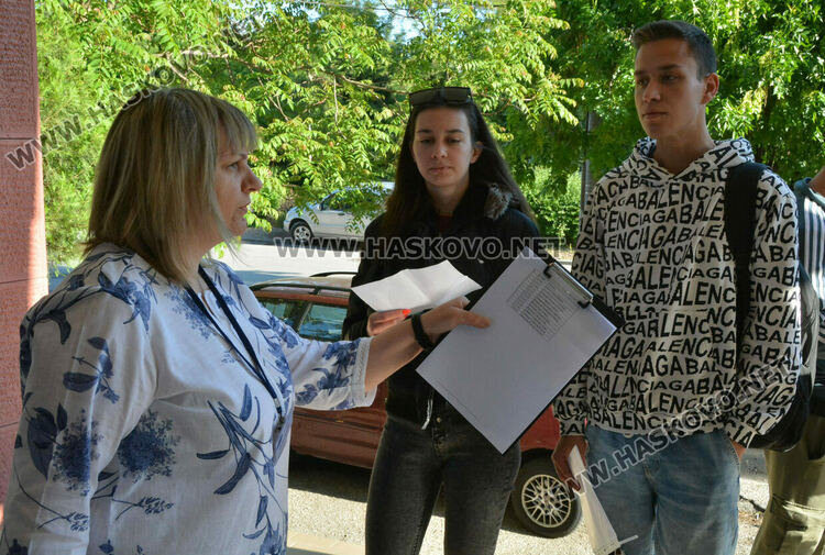 Най-много зрелостници избраха английски език за втората матура в Хасковско