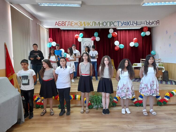 Празнува училище "Кирил и Методий", Първомай