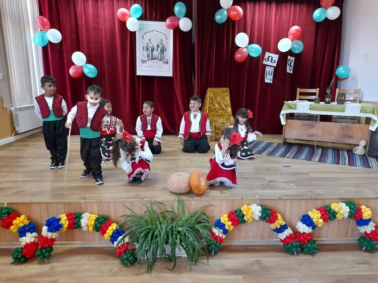 Празнува училище "Кирил и Методий", Първомай