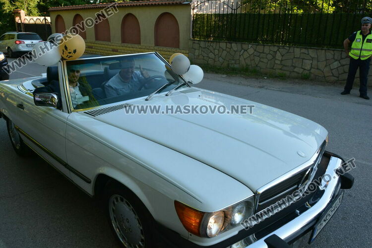 Сезона на баловете в Хасково откриха зрелостниците  от Царската гимназия