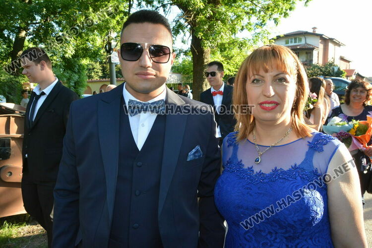 Сезона на баловете в Хасково откриха зрелостниците  от Царската гимназия