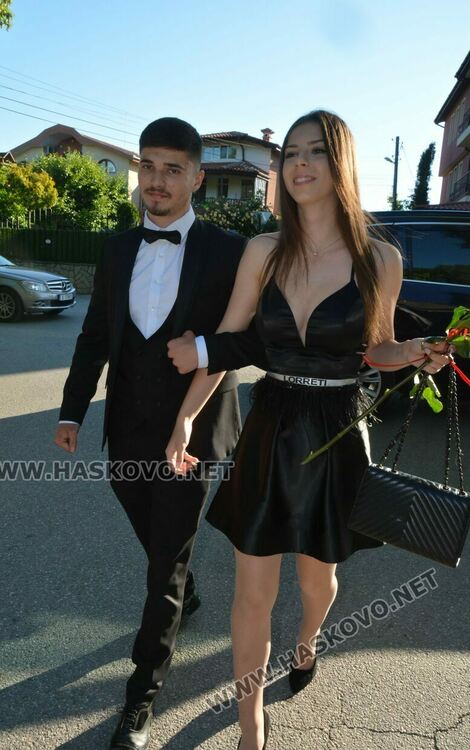 Сезона на баловете в Хасково откриха зрелостниците  от Царската гимназия