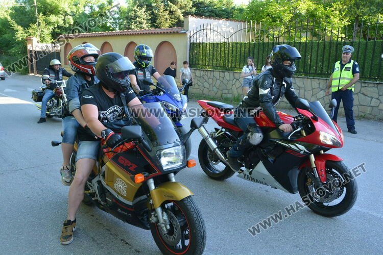 Сезона на баловете в Хасково откриха зрелостниците  от Царската гимназия