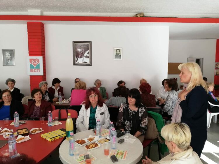 БСП с внимание към педагозите в навечерието на 24 май