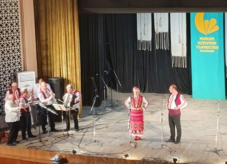 Фолклорът отново завладя сцената на Първомайското читалище