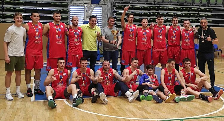 Хасково вдигна баскетболната купа в регион Юг