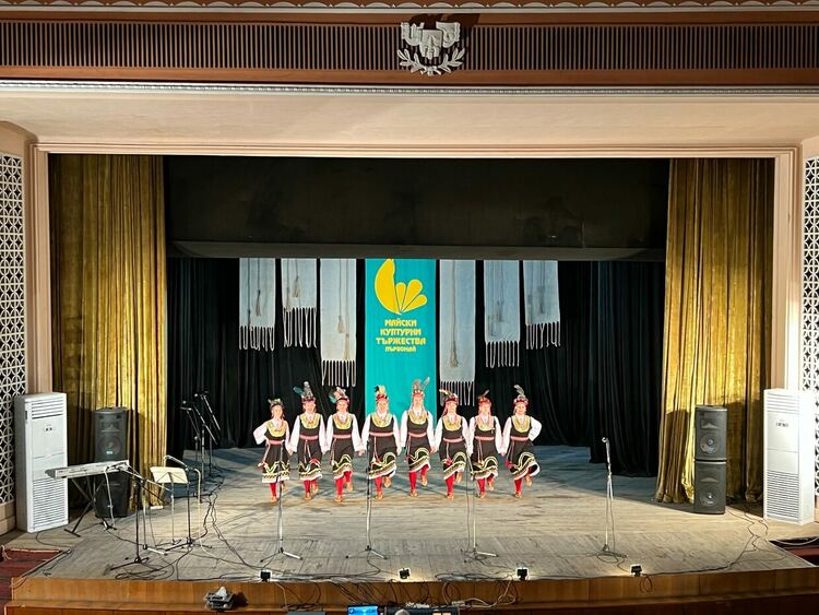 Фолклорът отново завладя сцената на Първомайското читалище