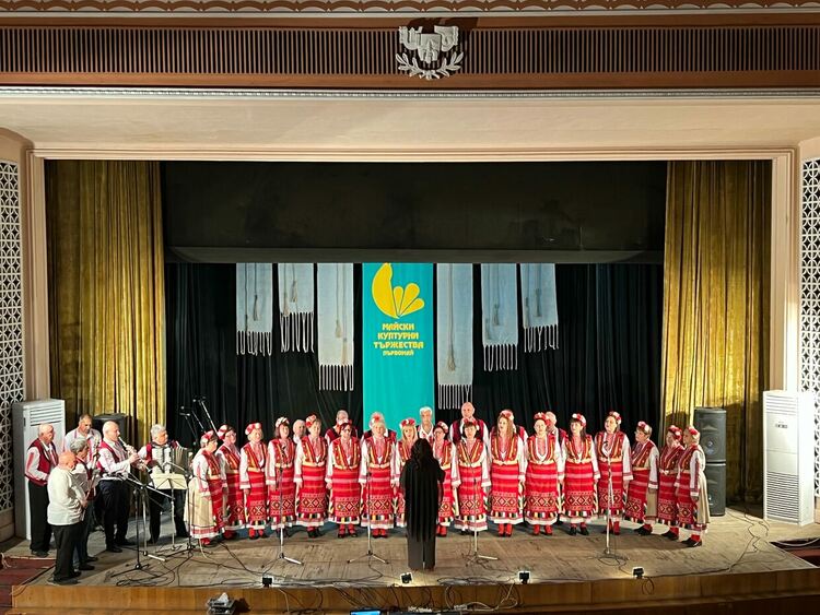 Фолклорът отново завладя сцената на Първомайското читалище