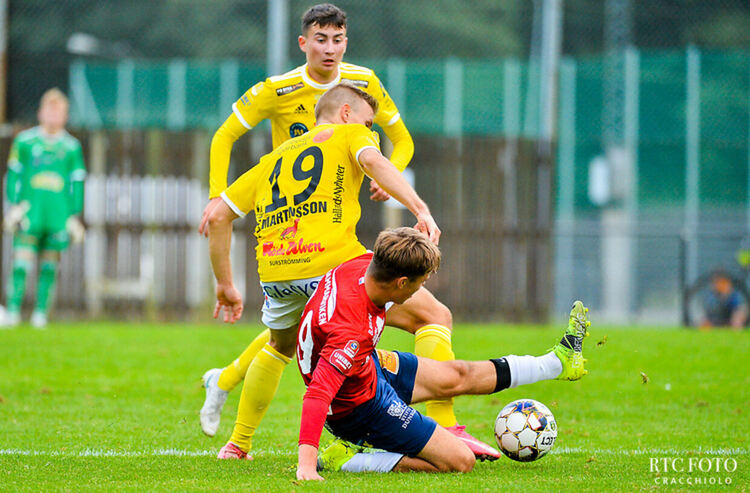 18-годишен талант от Млечино подписа първи професионален договор с шведския „Фалкенберг“