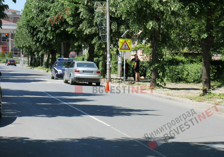 75-годишен блъсна 15-годишно момиче на пешеходна пътека в Димитровград