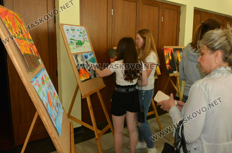 В Хасково наградиха победителите в конкурса „С очите си видях бедата“