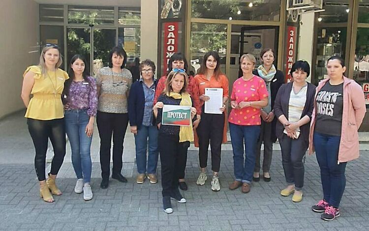  Библиотекарите от Хасково на нов символичен протест