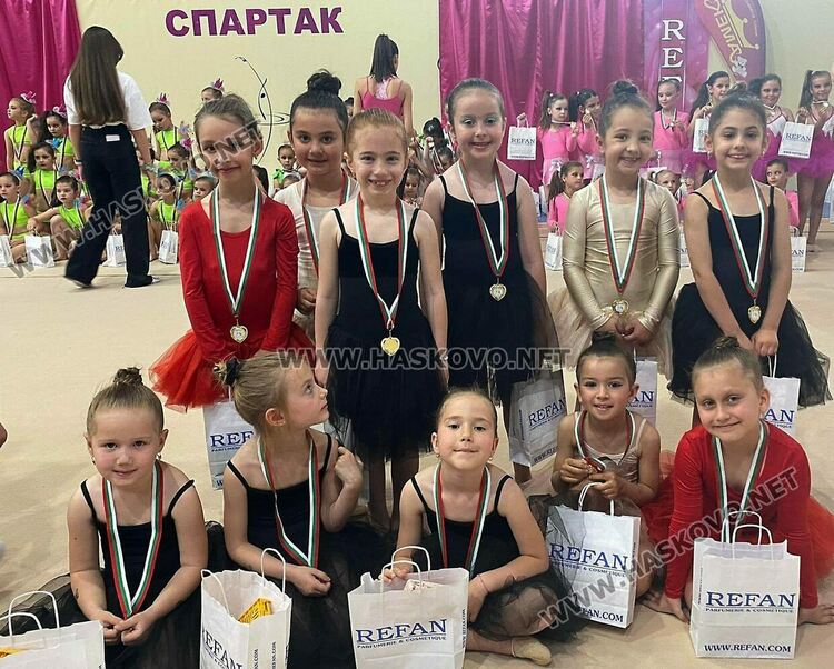 Пълен комплект медали за гимнастичките на „Аида“ от Зоналната Гимнастрада в Пловдив