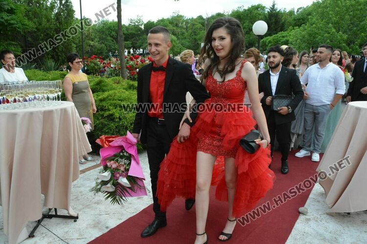 Ретро коли возиха абитуриенти от Гимназията по туризъм