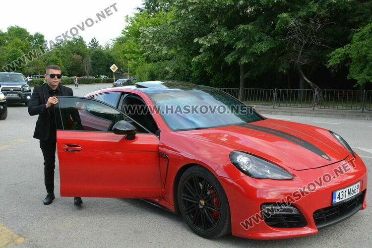 Ретро коли возиха абитуриенти от Гимназията по туризъм